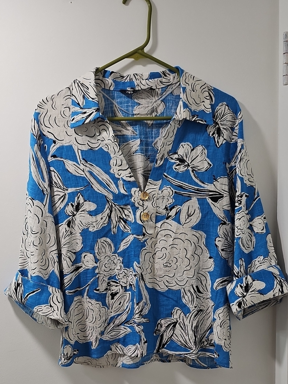 Zara Blue and White Floral Button-Down Casual Shirt Size XS